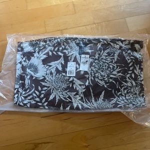 Printed V-Neck Gramercy Tee
